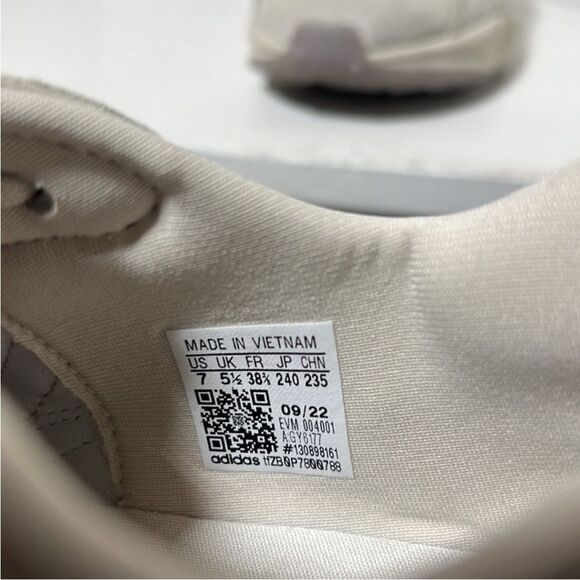 Adidas Ozweego Sneakers Light Grey US 7 - Picture 6 of 9